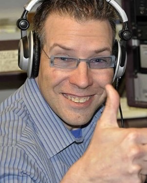 Presentator Peter Kunnen op Wereldstad radio Rotterdam